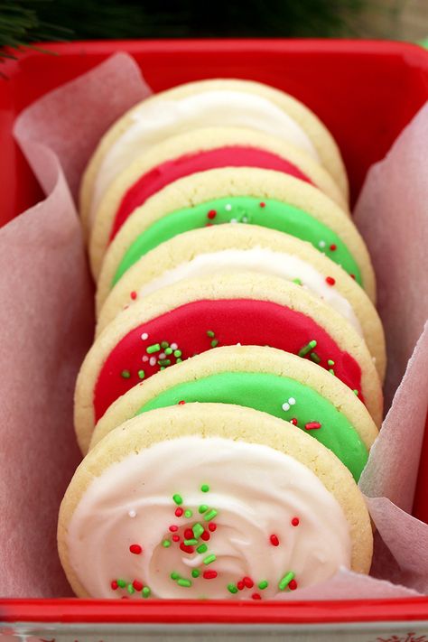 Christmas Sugar Cookies with Cream Cheese Frosting - Sweet Spicy Kitchen Sugarcookies Christmas, Sugar Cookies With Cream Cheese, Cookie Frosting Recipe, Cookies With Cream Cheese Frosting, Cookies With Cream Cheese, Childrens Baking, Cream Cheese Sugar Cookies, Cookies Cream, Cheese Cookies