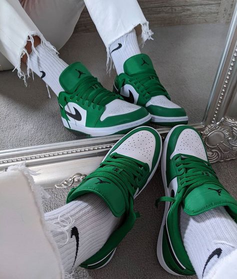 Jordan 1 Low Pine Green, Nike Air Jordan Shoes, Jordan Sneaker, Nike Fashion Shoes, Jordan Shoes Girls, Shoes Sneakers Jordans, Nike Shoes Jordans, Shoes Sneakers Nike, Fashion Shoes Sneakers