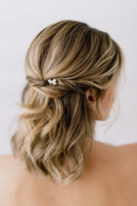 Short Hair Brides, Bridesmaid Hair Inspo, Mother Of The Groom Hairstyles, Hairstyle For Short Hair, Half Up Hairstyle, Hairstyle For Short, Half Up Wedding Hair, Wedding Hair Half, Mobile Beauty