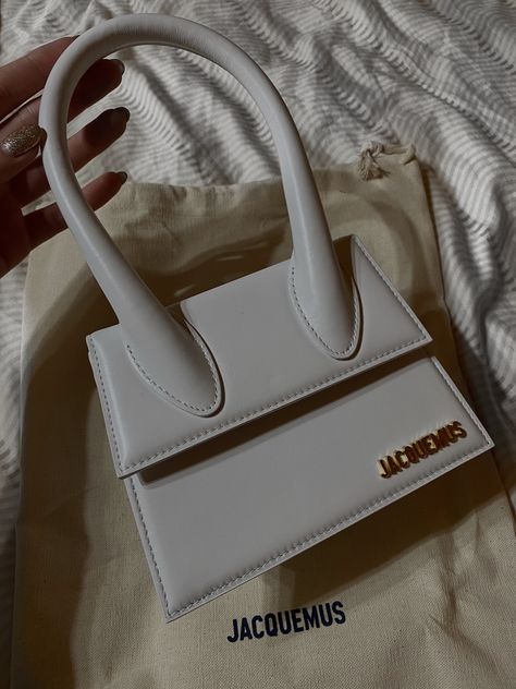 Jacquemus | Le chiquito Moyen | Dream bag | Fashion | Inspo Jacquemus Black Bag, Jacquemus Le Chiquito Moyen, Le Chiquito Moyen, Jacquemus Le Chiquito, Jacquemus Bag, Dream Bag, Celine Luggage Bag, Givency Antigona Bag, Black Bag