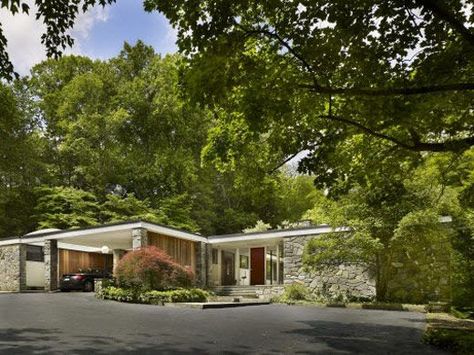 Mid Century Masterpiece the Mitchell Residence For Sale | Plastolux Flat Roof Mid Century Home, Mcm Rambler, Mcm Cottage, Mcm Architecture, Being Mary Jane, Retro Architecture, Brunswick House, Mid Century Modern Exterior, Mid Century Exterior