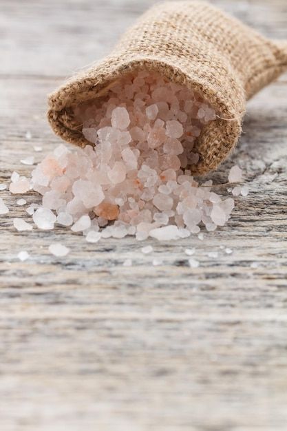 Photo himalayan pink salt | Premium Photo #Freepik #photo #pink-salt #himalayan-salt #bath-salt #minerals Mineral Salt, Salt Lamps, Himalayan Pink Salt, Pink Salt, Himalayan Salt, Himalayan, Premium Photo, Burlap, Body Care