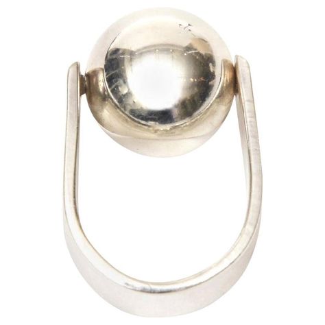 Angela Cummings Sterling Silver Sculptural Ball Ring Vintage | From a unique collection of vintage Dome Rings at https://www.1stdibs.com/jewelry/rings/dome-rings/. Hardware Fashion, Sculptural Ring, Big Statement Rings, Sculptural Jewelry, Silver Ring Designs, Unusual Rings, Art Jewelry Contemporary, Organic Jewelry, Modernist Jewelry