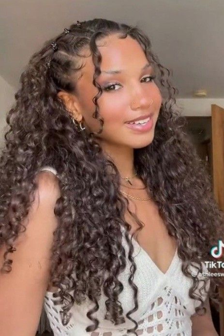 Curly Hair Prom Looks, 3b Prom Hairstyles, 3c Prom Hairstyles, Prom Hairstyles For Curly Hair Natural Curls Black Women, 2 Braids Curly Hair, Curly Princess Hairstyles, Graduation Curly Hair, Prom Hair Curly Natural, Curly Birthday Hairstyles