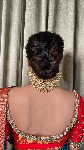 Bridal Hair Indian, Bun Hairstyles Curly, Neck Pics, Hairstyle Traditional, Trending Mehendi, Indian Bun Hairstyles, Bun Hairdo, Indian Wedding Hair, Messy Braided Hairstyles