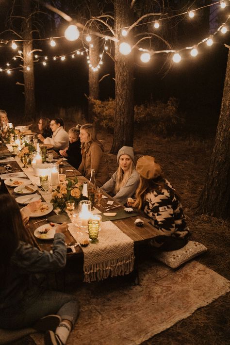 Forest Theme Dinner Party, Bonfire Wedding Reception Fall, Outdoor Dinner Parties Aesthetic, Boho Forest Birthday Party, Budget Forest Wedding, Dinner In Forest, Small Woodland Wedding, Small Outdoor Winter Wedding, Dinner Party In The Woods