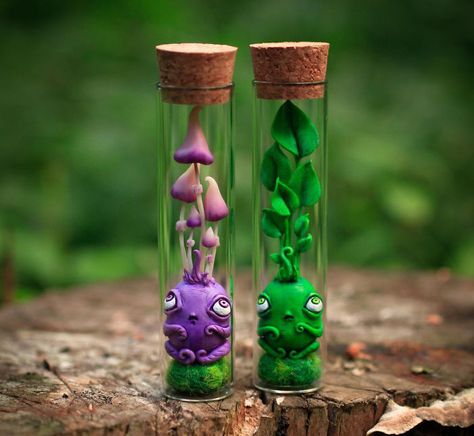 Life In The Countryside, Whimsical Creatures, Halloween Potion Bottles, Magic Crafts, Tiny Jars, Jar Art, Polymer Clay Diy, Polymer Clay Miniatures, Jar Diy