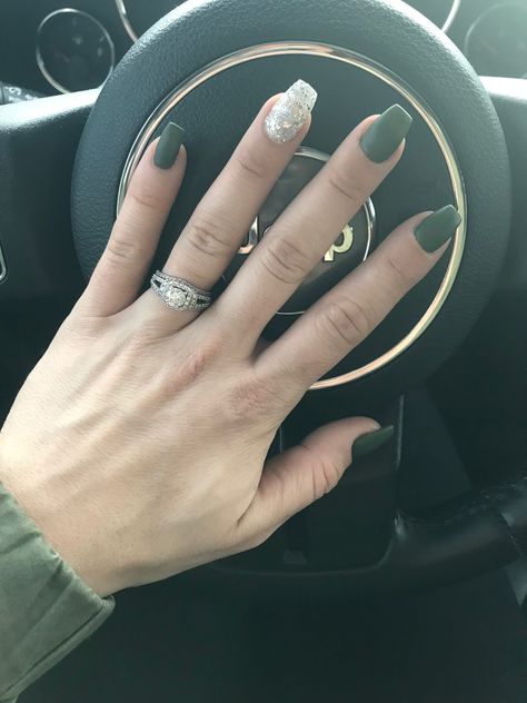 Beige And Green Nails Acrylic, Camo Inspired Nails, Army Green Dip Nails, Army Green Nails With Gold, Olive Green And Silver Nails, Black And Army Green Nails, Short Army Green Nails, Olive Green And Tan Nails, Army Green And White Nails