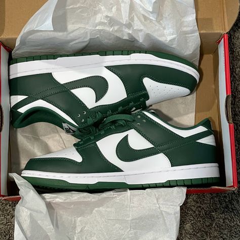 9/10 Condition Size 10 Men No Star Loss Or Scuffs Worn 5 Times Or So Price Is Negotiable I Need $ Olive Green Nike, Nike Dunk Low Disrupt, Multicolor Shoes, Nike Models, Nike Green, Nike Fashion, University Blue, Michigan State, Nike Dunk Low