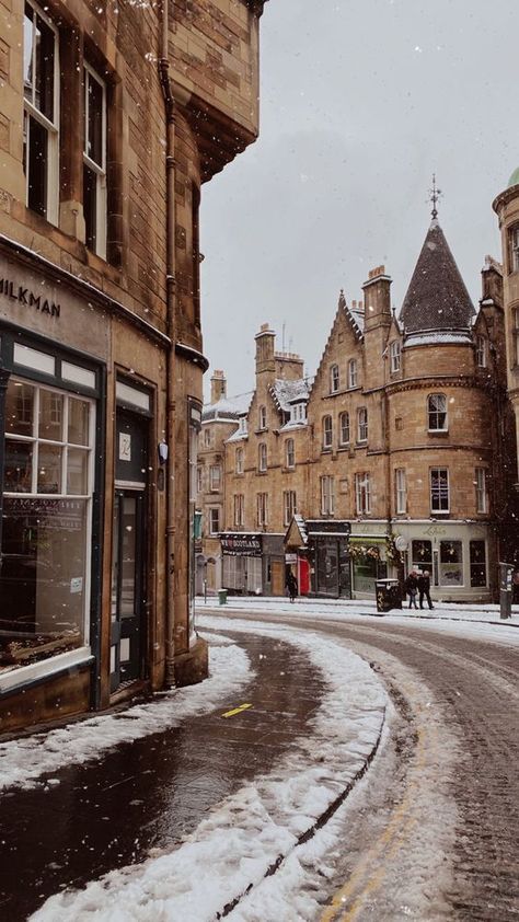 https://mylittlewildlings.com/tea-shop-journals-the-milkman-edinburgh/ Rain Lover, The Milkman, Starting School, Work With Me, Edinburgh Scotland, Scotland Travel, Winter Aesthetic, City Aesthetic, Travel Inspo