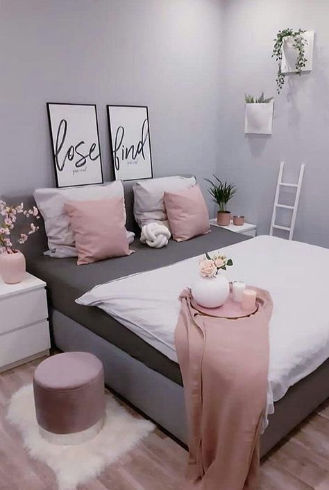 43  Small and Cute Bedroom Designs and Ideas for This Year Cute Bedroom Designs, Gold Bedroom Decor, Cute Bedroom, Bedroom Decor For Teen Girls, Gold Bedroom, Ideas Room, Bilik Tidur, Girl Bedroom Designs, Room Goals