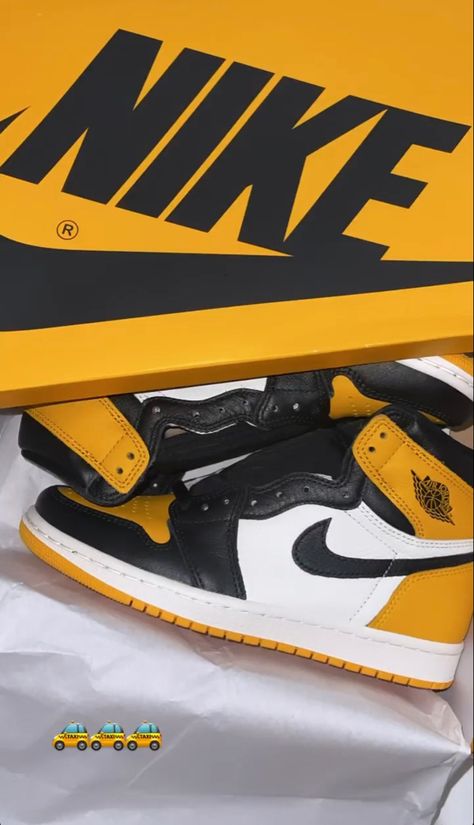 Taxi Jordan 1, Jordan 1 Taxi, All Nike Shoes, Jordan Outfits, Jordan 1s, Aesthetic Things, Sneakers Addict, Wall Photos, Sneaker Head