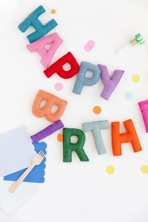 20 DIY Happy Birthday Banner Ideas - Lady Celebrations Wool Garland, Happy Birthday Banner Diy, Felt Garlands, Cheap Party Decorations, Garland Flower, Animal Theme Birthday, Diy Birthday Banner, Happy Birthday Decor, Birthday Garland