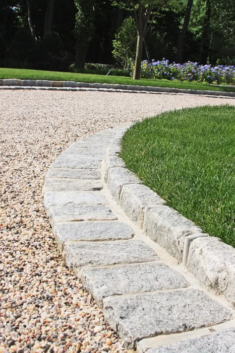 Driveway Entrance Landscaping, Entrance Landscaping, Garden Edging Ideas, Gravel Driveway, Driveway Ideas, Driveway Entrance, Driveway Design, Driveway Landscaping, Edging Ideas