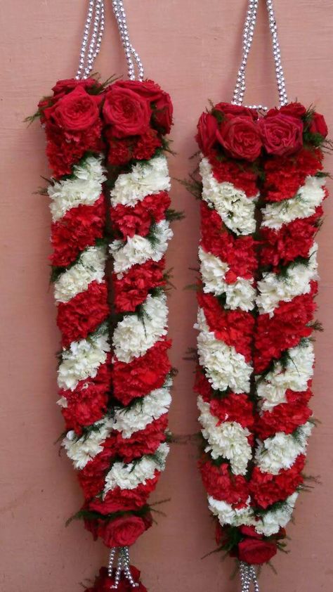 Flower Mala, Rose Garland Wedding, Wedding Mala, Nikah Decor, Indian Wedding Garland, Indian Wedding Flowers, Garland Wedding Decor, Rose Petals Wedding, Flower Garland Wedding