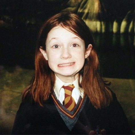 #ginny #weasley #bonnie #wright #harry #potter #cute #girl #little #redhead #ginger #beautiful #hogwarts #smile #funny #hp #red #gryffindor #icon Glume Harry Potter, Tapeta Harry Potter, Buku Harry Potter, Harry Potter Icons, Harry Potter Images, Images Harry Potter, Bonnie Wright, Harry Potter Tumblr, Harry Potter Actors