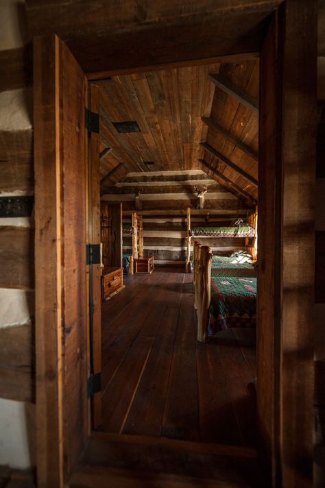 Ohio Dogtrot Cabin - Heritage Restorations Vintage Hunting Cabin, Dogtrot Cabin, Log Cabin Farmhouse, Hunting Lodge Interiors, Cowboy Cabin, Dog Trot House Plans, Dark Western, Dog Trot House, Western House