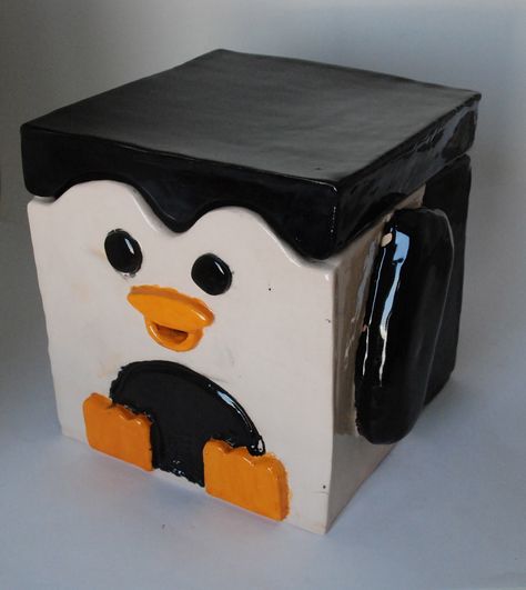 penguin! Clay Box, Slab Ceramics, Kids Clay, Kids Pottery, Ceramic Boxes, Slab Pottery, Native American Pottery, Ceramics Projects, Clay Art Projects