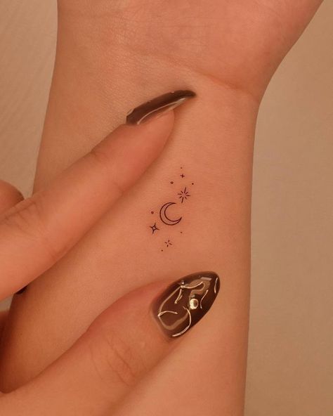 Luna Tattoo, Tato Minimal, Tiny Tattoos For Women, Cute Simple Tattoos, Tato Jari, Small Girly Tattoos, Tiny Wrist Tattoos, Cool Wrist Tattoos, Moon Tattoos