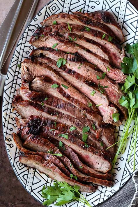 This addicting Teriyaki Steak recipe is sure to become a favorite! A flavorful marinade that you can use with many different cuts of steak! Teriyaki Flank Steak, Homemade Turkey Burgers, Dinner Ideas Recipes, Slow Cooker Mexican Chicken, Teriyaki Steak, Easy Cocktail Recipes, Teriyaki Marinade, Family Dinner Ideas, Easy Cocktail