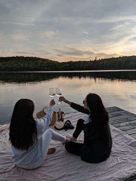 Sisterhood, Cottage vibes, Cottage life, Sunset, By the water, Cottage mood, Summer inspo, Sisters, Chalet, Quebec, Sunset inspo, Mood inspo, Lake shot, Summer goals, Summer time Friends Cabin Aesthetic, Lake Trip With Friends Aesthetic, Lake House Friends, Girls Cottage Weekend, Cottage Bachelorette, Cottage Weekend, Mountain Bachelorette, House Moodboard, Weekend Aesthetic