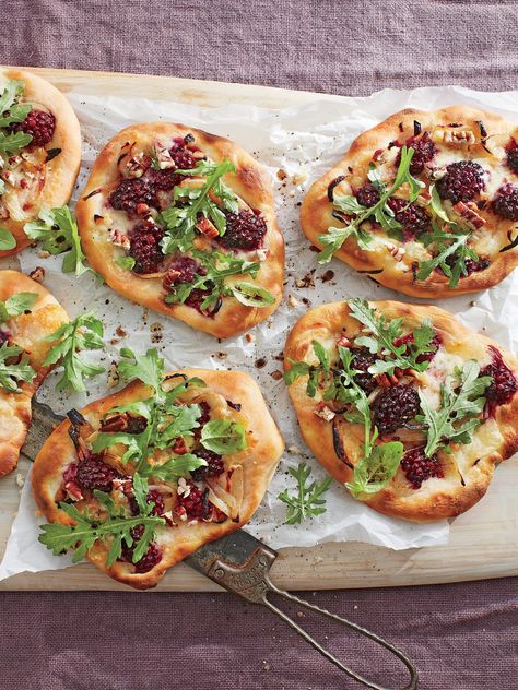 Horderves Appetizers, Spring Appetizers, Best Party Appetizers, Brie Recipes, Summer Appetizer, Flat Bread, Party Appetizer, Mini Pizza, Best Dinner Recipes