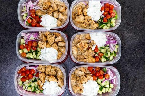 Chicken Bowl: Insanely delicious Greek Chicken bowl recipes. Greek Marinated Chicken, cucumber salad, tzatziki, red onion, and tomato, served over brown rice. These are quick and easy to make, and will help you be set for the week. Weekly Meal Prep Healthy, Chicken Bowl Meal Prep, Sweet Potato Vegan, Pastas Recipes, Weekly Meal Prep, Cheap Clean Eating, Breakfast Low Carb, Vegetarian Meal Prep, Fast Life