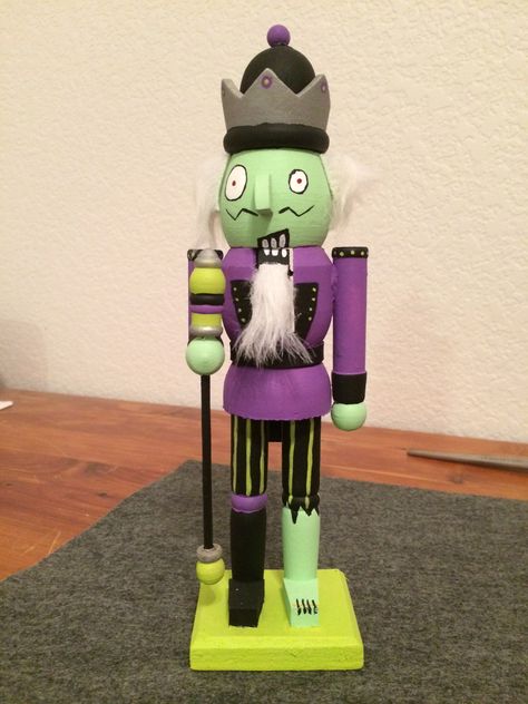 Zombie nutcracker - since zombies aren't usually my thing, I found inspiration online for the design Spooky Nutcracker, Halloween Nutcrackers Diy, Gothic Nutcracker, Zombie Nutcracker, Halloween Nutcrackers, Nutty Crackers, Nutcracker Diy, Nutcracker Ideas, Diy Nutcracker