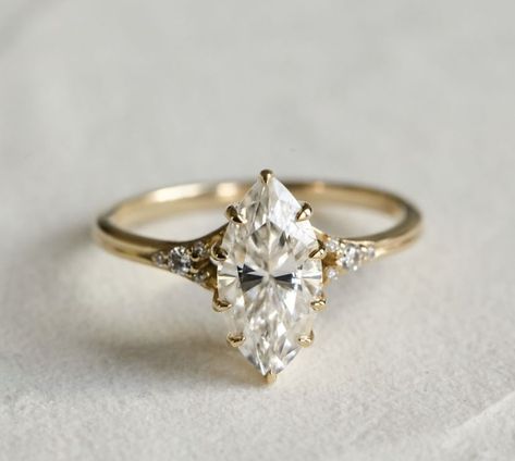 Simple Delicate Engagement Ring, Pointed Engagement Ring, Simple Unique Engagement Rings Gold, Marquise Engagement Ring Gold Band, Marquise Vintage Engagement Ring, Pear Rings Engagement, Horizontal Marquise Engagement Ring, Engagement Rings Champagne Diamond, Engagement Rings Vintage Silver