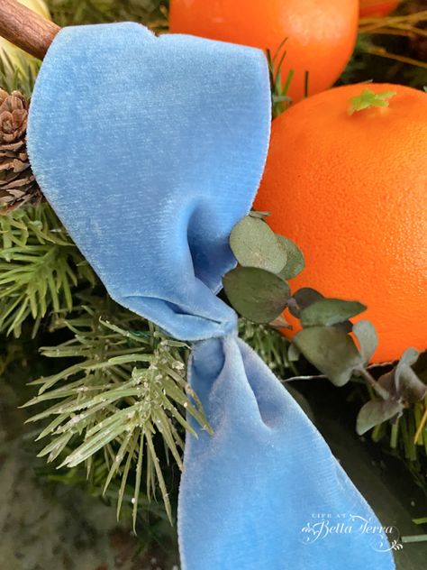 Orange And Blue Christmas Decor, Blue And Orange Christmas Decor, Orange And Blue Christmas Tree, Blue And Orange Christmas, Blue Orange Christmas, Wreath With Oranges, Orange Christmas Decor, Blue Christmas Decor, Orange Christmas