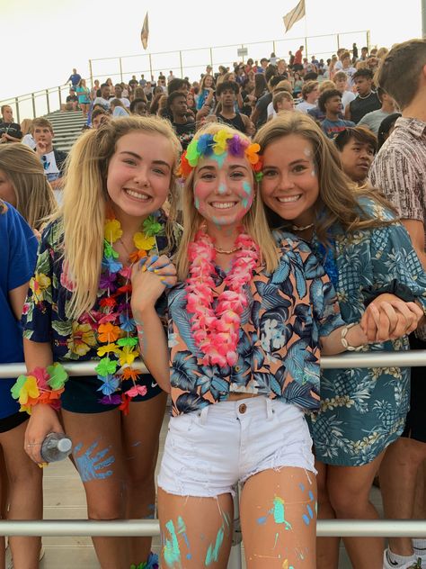 Spirt Week Hawaiian Day, Hawaii Pep Rally Outfits, Camp Dress Up Days, Hawian Day Outfit Ideas School, Tropical Spirit Day Outfit, Hawaiian Pep Rally Outfit, Beach Luau Outfit, Cute Hawian Outfits, Tropical Outfit Spirit Week