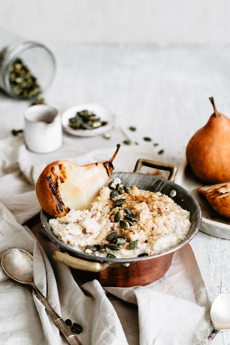 GINGER PEAR OATMEAL WITH HONEY Oatmeal With Honey, Pear Oatmeal, Healthy Photography, Ginger Pear, Pear Ginger, Breakfast Photography, Pane Dolce, Porridge Recipes, Breakfast Healthy