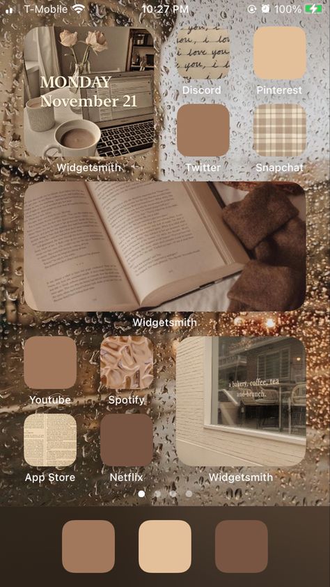 Cozy Iphone Homescreen, Phone Themes Aesthetic Fall, Brown Homescreen Aesthetic Layout, Tan Iphone Aesthetic, Homescreen Layout Fall Aesthetic, Fall Theme Iphone Layout, Light Brown Fall Wallpaper, Fall Iphone Layout Ideas, Phone Themes Autumn