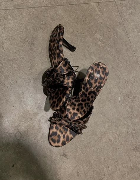 Kendall Core, Leopard Clothes, Baby Panther, Cheetah Clothes, Gym Makeup, Cheetah Print Heels, Iphone Lockscreen, Lockscreen Wallpaper, Vision Boards