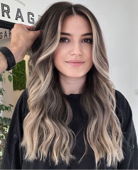 Ash Brown Roots Balayage, Baylage Hair Fall, Brunette Balayage Hair Blonde Dark Roots Long, Dark Roots And Platinum Blonde, Hair Ideas Ash Blonde, Light Colored Hair Ideas Ash Brown, Dark Roots Blonde Highlights Brunettes, Real Estate Hair Styles, Dark Root Balayage Brunettes Ash Blonde