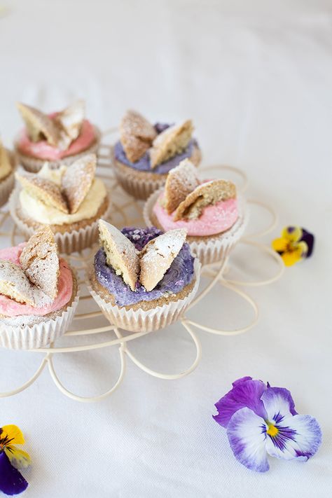 Vegan Fairy Cakes, Fairy Cake Decorations, Butterfly Buns, Water Violet, Fairy Birthday Cake, Fairy Cupcakes, Fairy Food, Fairy Garden Birthday Party, Fairy Tea Parties