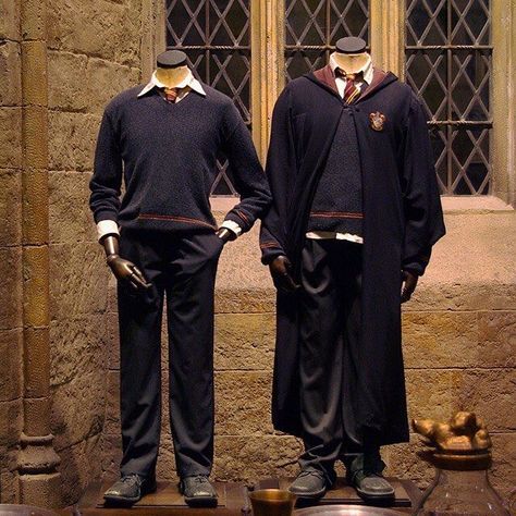 Harry Potter Sewing Projects, Hp Uniform, Harry Potter Sewing, Hufflepuff Outfit, Harry Potter Cursed Child, Student Costume, Warner Bros Studio Tour, Uniform Ideas, Warner Bros Studio