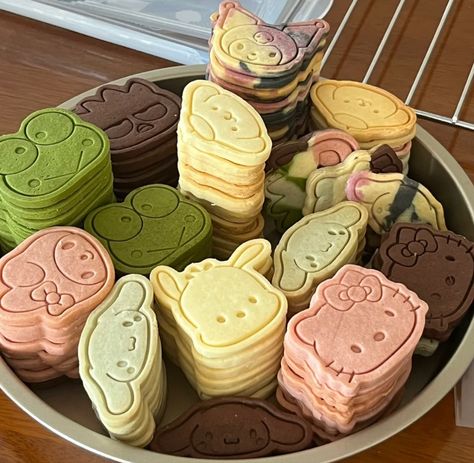 Cute Cookie Ideas, Kawaii Baking, Desserts Cute, Aesthetic Sweets, Cookies Cute, Anime Sanrio, Kawaii Cooking, Cookie Mold, Cute Baking