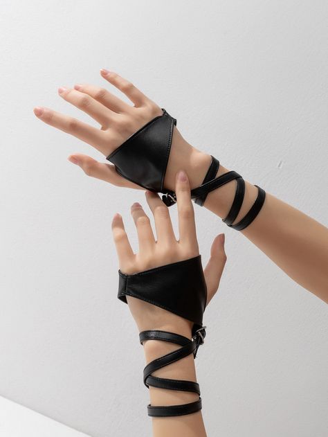 Black Hand Accessories, Hand Harness, Interesting Outfits, Wrist Accessories, Fashion Gloves, Gloves Design, Leather Wear, Leather Harness, Thrift Fashion