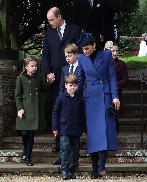 Royal Family Fashion, Kate Middleton Queen, St Mary Magdalene, Prince William Family, Kate Middleton Wedding, Go To Church, Cambridge Family, Prince George Alexander Louis, Christmas Service