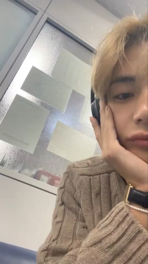 Taehyung Selca, Kim Taehyung Wallpaper, Daegu, V Taehyung, Foto Bts, Bts Boys, Bts Pictures, Bts V, Bts Taehyung