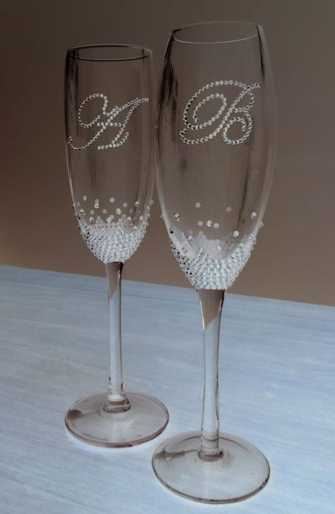 Glass decor ideas Wedding Champagne Glasses Diy, Flowers Arrangements Ideas, فن الرسم بالمسامير, Glass Decor Ideas, Wedding Doors, Wedding Wine Glasses, Wedding Champagne Glasses, Wedding Champagne, Wedding Decor Style