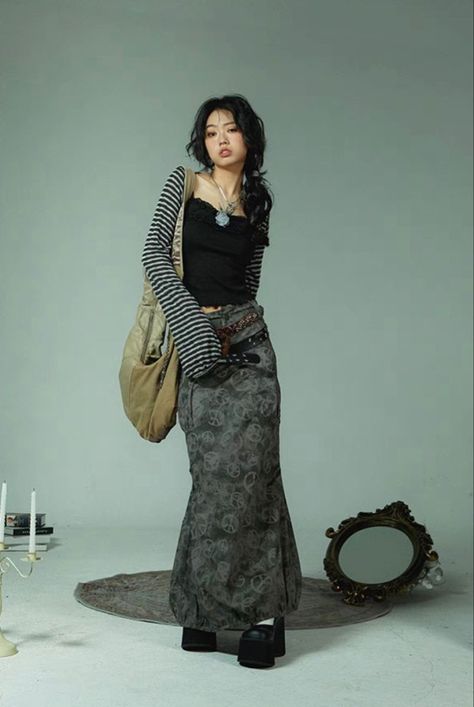 Mode Old School, 2000s Japanese Fashion, Mode Grunge, Woman Outfit, Mode Crochet, Grunge Look, Neue Outfits, Mode Kpop, Mode Chic