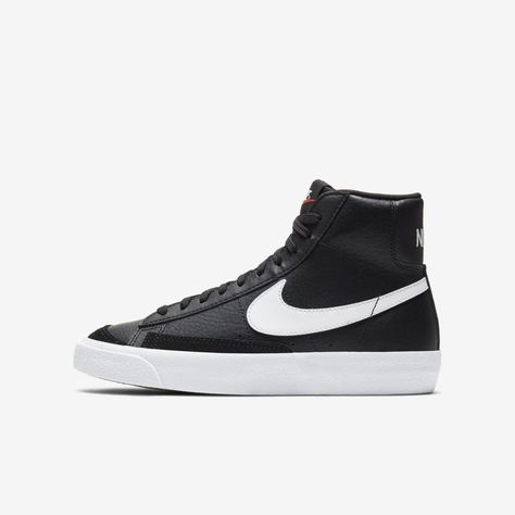 Black And White Blazers Nike, Blazers Black Nike, Black Blazers Shoes, Black Nike Blazer Outfit, Black Nike Blazers, Nike Blazer Mid 77 Black, Mid Blazers, Nike Blazer Black, Nike Shoes High Tops