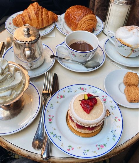 Paris Desserts Aesthetic, Breakfast In Paris Aesthetic, Tea Breakfast Aesthetic, Carette Cafe Paris, Afternoon Coffee Aesthetic, Paris Breakfast Aesthetic, Carette Paris Aesthetic, Paris Aesthetic Cafe, Love In Paris Aesthetic