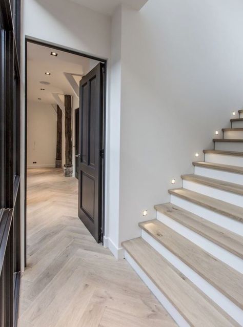 Herringbone Floor, Staircase Floor Lightning ❤️ White Hardwood Floors, Herringbone Wooden Floors, White Wooden Floor, White Wood Paneling, White Wood Floors, Escalier Design, Interior Design Per La Casa, Herringbone Floor, التصميم الخارجي للمنزل