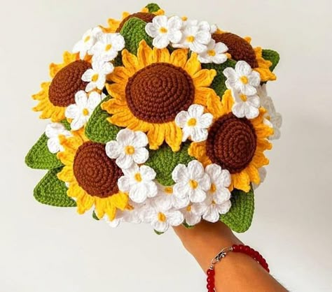 Crochet Flower Bouquet Sunflower, Sunflower Crochet Bouquet, Crochet Sunflower Bouquet, Crochet Sunflowers, Ideas A Crochet, Crochet Bouquets, Crochet Cardigan Tutorial, Fall Cards Handmade, Bouquet Crochet