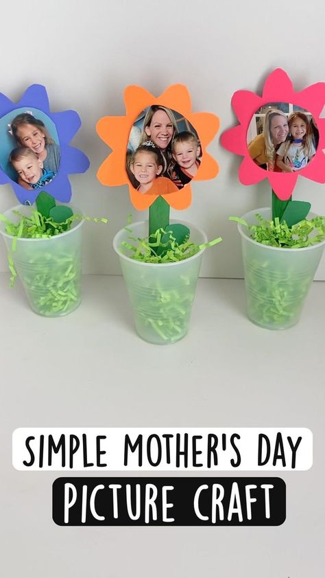 Mothers Crafts For Kids To Make, Easy Mothers Day Gifts Diy Kids, Easy Craft For Mothers Day, Moms Day Crafts Preschool, Family Picture Craft Preschool, Mothers Day Craft With Picture, Activity For Mothers Day Ideas, Mom And Me Activities, Mother's Day Activity For Kids