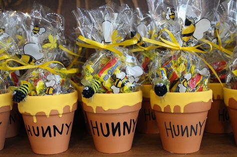 Celebrate My Whimsy: Winnie the Pooh Shower Pooh Baby Shower Ideas, Pooh Bebe, Winnie The Pooh Honey, Favour Ideas, Winnie The Pooh Themes, Bee Birthday Party, Winnie The Pooh Baby Shower, Boy Baby Shower Ideas, Baby Shower Theme Decorations