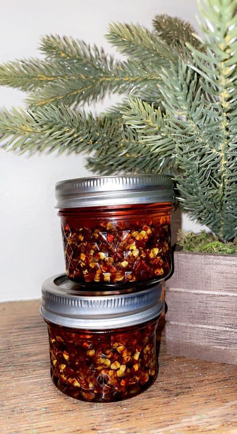 Garlic Chili Crisp, Korean Chili Powder, Chili Crisp, Flavored Sugar, Small Mason Jars, Red Chili Flakes, Garlic Oil, Sauce Pot, Holiday List